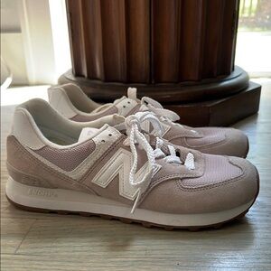 New Balance Sand and White Sneakers Retro Style SZ 8 BNWOT